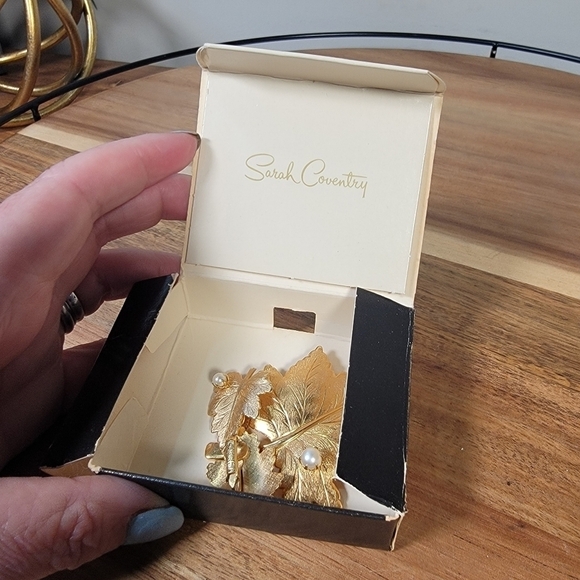 Vintage Sarah Coventry Leaf Pin Brooch & Clip on Earrings Set 1960s 1970s - Picture 6 of 14